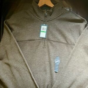 Arrow Quarter-Zip Fleece Pullover in Gray